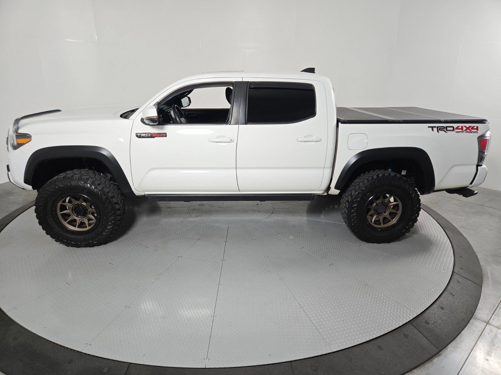 Used 2021 Toyota Tacoma TRD Off-Road w/ TRD Premium Off Road Package AWD/4WD image 34