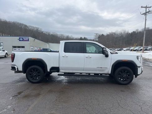Used 2024 GMC Sierra 3500 AT4 image 4