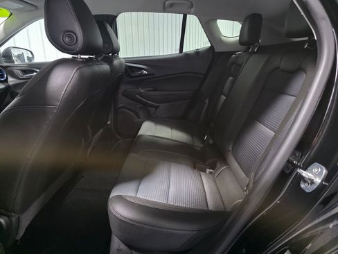 Used 2024 Chevrolet Trax LT w/ LT Convenience Package FWD image 10