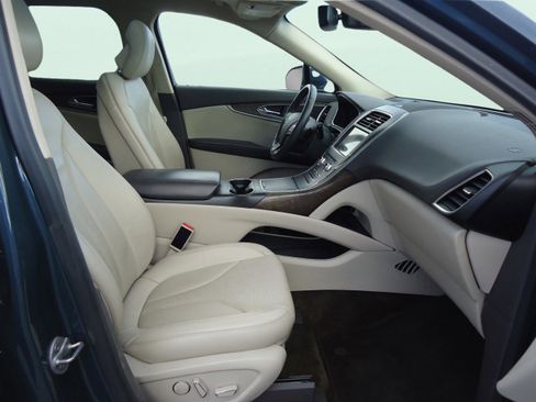 Used 2016 Lincoln MKX Reserve w/ Climate Package image 25