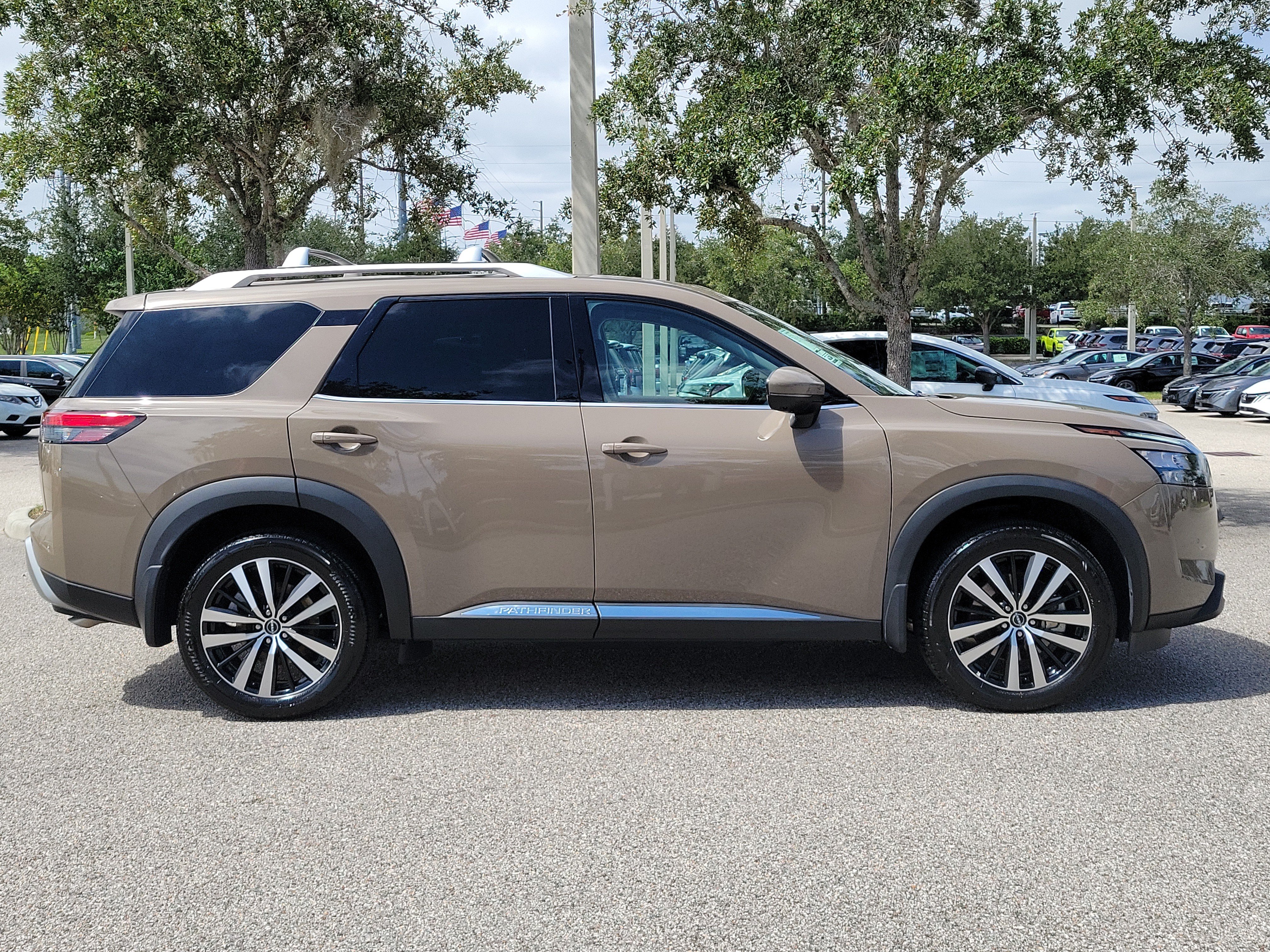 Certified 2025 Nissan Pathfinder Platinum w/ Cargo Package FWD image 6