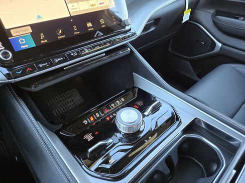 New 2026 Jeep Grand Wagoneer Limited AWD/4WD image 10