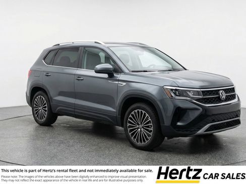 Used 2025 Volkswagen Taos SE image 1