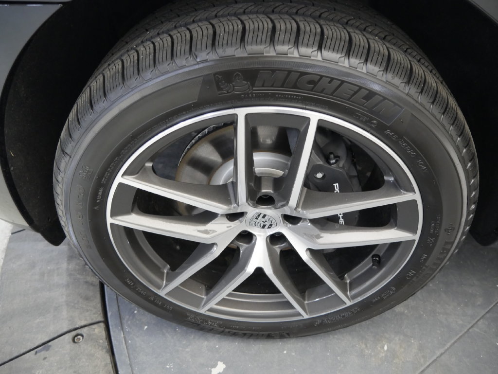 Certified 2026 Porsche Macan AWD/4WD image 13