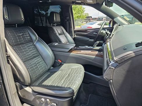 Used 2023 Cadillac Escalade Premium Luxury Platinum w/ LPO, Radiant Package AWD/4WD image 20