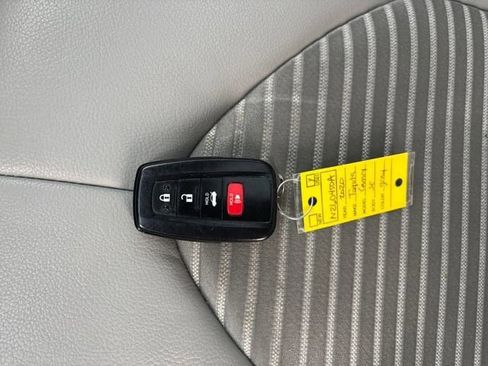 Used 2020 Toyota Camry SE image 31