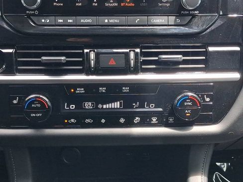 Certified 2025 Nissan Pathfinder SV FWD image 4