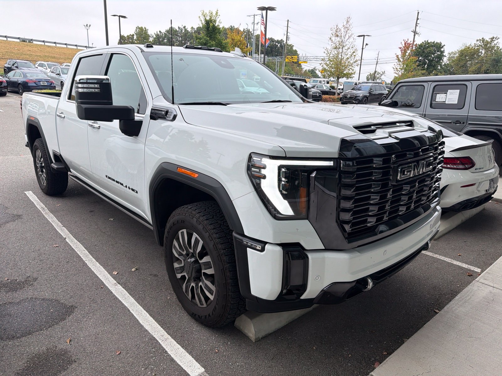 Used 2024 GMC Sierra 2500 Denali Ultimate AWD/4WD image 1