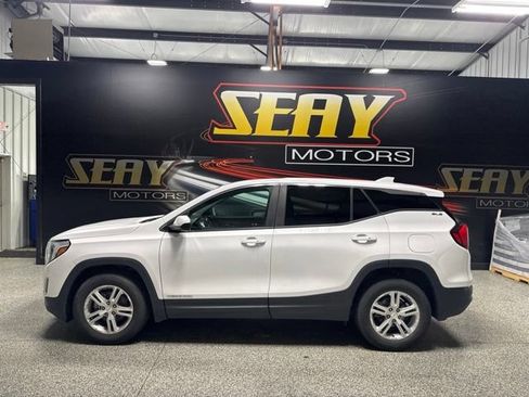 Used 2021 GMC Terrain SLE AWD/4WD image 2