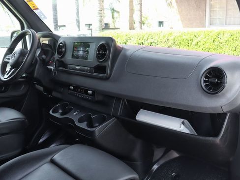 Used 2020 Mercedes-Benz Sprinter 2500 image 37