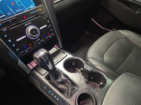 Used 2018 Ford Explorer Limited image 25