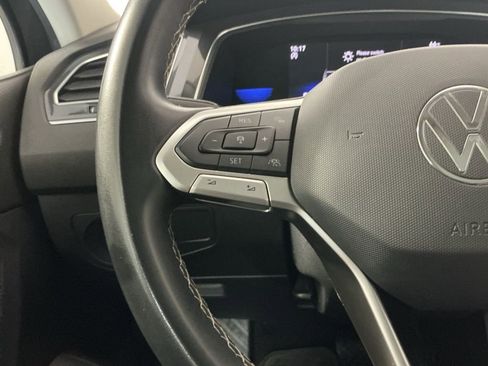 Used 2022 Volkswagen Tiguan SE image 14
