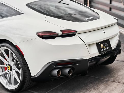 Used 2022 Ferrari Roma RWD image 9