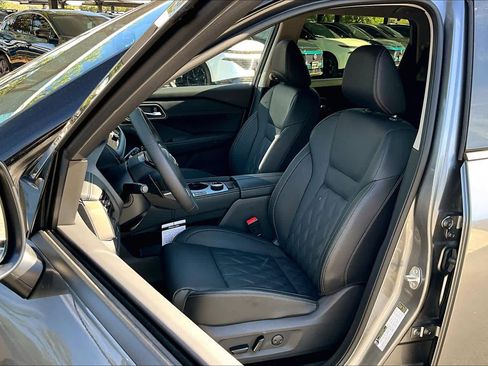 New 2026 Nissan Rogue Platinum image 9