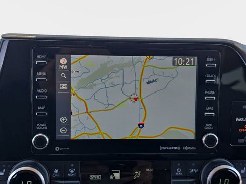 Used 2021 Toyota Highlander XLE FWD image 27