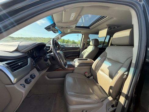 Used 2018 Chevrolet Suburban Premier AWD/4WD image 9