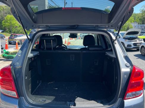 Used 2019 Chevrolet Trax LT w/ LT Convenience Package AWD/4WD image 12