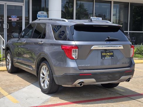 Used 2022 Ford Explorer Limited w/ Equipment Group 301A RWD image 3