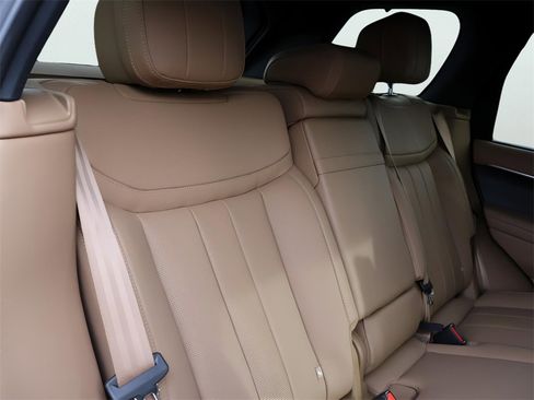 New 2026 Land Rover Range Rover SE image 12