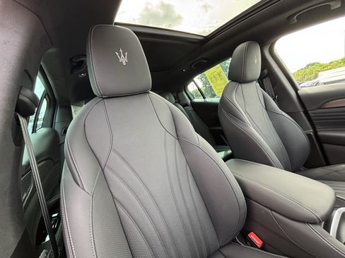 Used 2025 Maserati Grecale Folgore AWD/4WD image 33