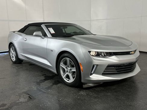 Used 2018 Chevrolet Camaro LT RWD image 2