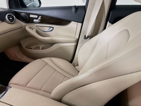Used 2022 Mercedes-Benz GLC 300 image 25