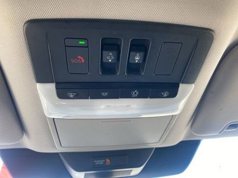 Used 2024 Nissan Pathfinder Platinum image 25