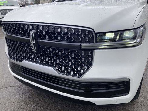 Used 2025 Lincoln Navigator Reserve image 10