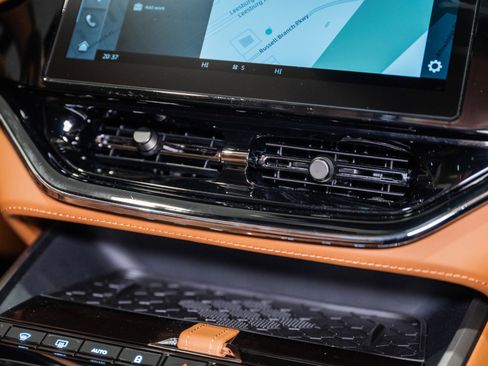 New 2026 Aston Martin DBX 707 image 29