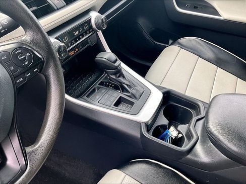 Used 2019 Toyota RAV4 XLE AWD/4WD image 18