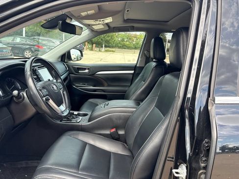 Used 2019 Toyota Highlander XLE AWD/4WD image 11