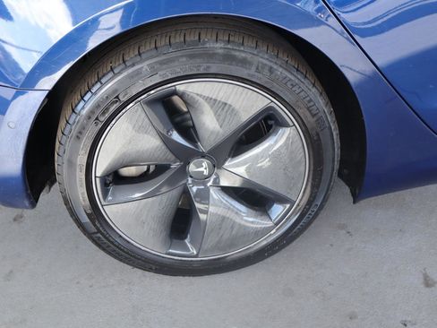 Used 2019 Tesla Model 3 Mid Range image 38