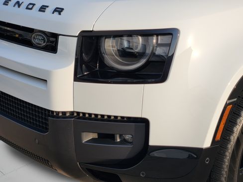 Certified 2026 Land Rover Defender 110 X-Dynamic SE AWD/4WD image 31