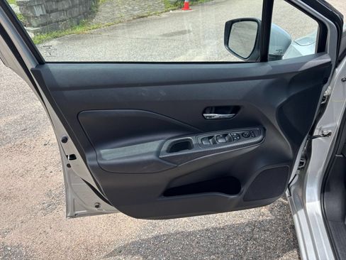 Used 2025 Nissan Versa SV FWD image 18