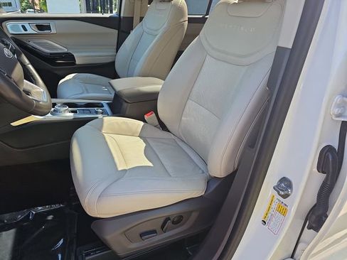 Used 2023 Ford Explorer Platinum w/ Technology Package AWD/4WD image 15