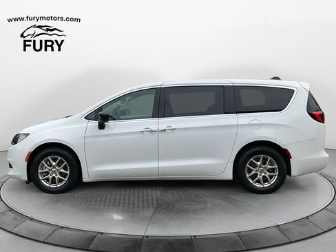 Used 2024 Chrysler Voyager LX FWD image 6