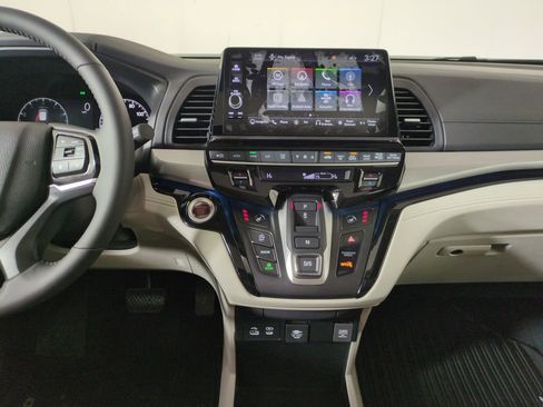 New 2026 Honda Odyssey Touring image 17