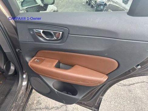 Certified 2023 Volvo XC60 B5 Plus w/ Climate Package image 7