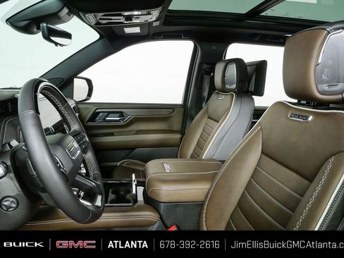 Used 2025 GMC Yukon XL Denali Ultimate w/ LPO, Floor Liner Package AWD/4WD image 5