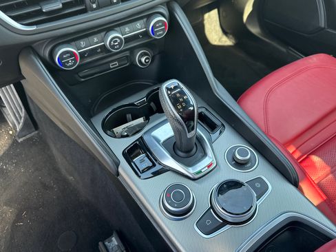 Used 2024 Alfa Romeo Giulia Veloce image 28