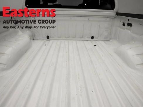 Used 2022 Nissan Frontier S RWD image 9