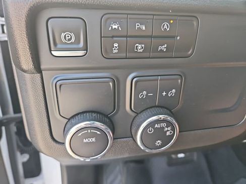 Used 2025 Chevrolet Tahoe LT image 17