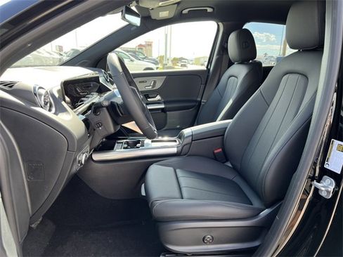 Used 2025 Mercedes-Benz GLA 250 4MATIC image 3