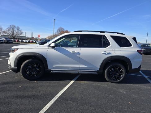 New 2025 Honda Pilot Touring image 16