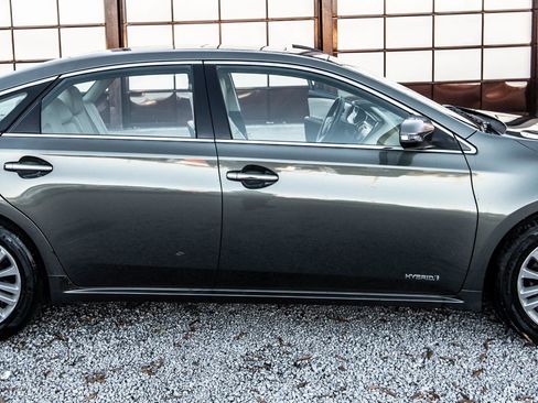 Used 2013 Toyota Avalon XLE Premium image 10
