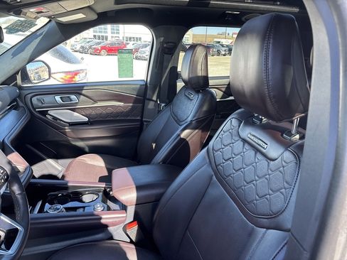 Used 2025 Ford Explorer Platinum w/ LUX Leather Package image 26