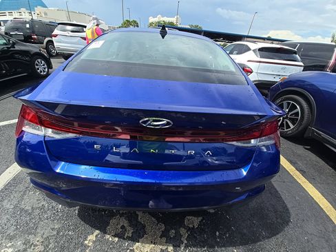 Used 2021 Hyundai Elantra SE FWD image 8