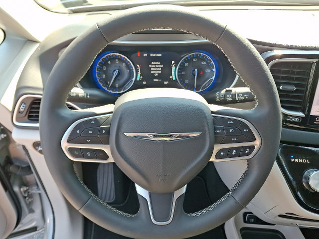 Used 2024 Chrysler Pacifica Touring-L FWD image 20
