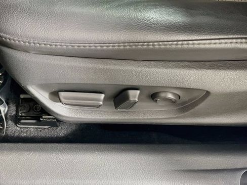Used 2018 Toyota Camry XLE FWD image 19