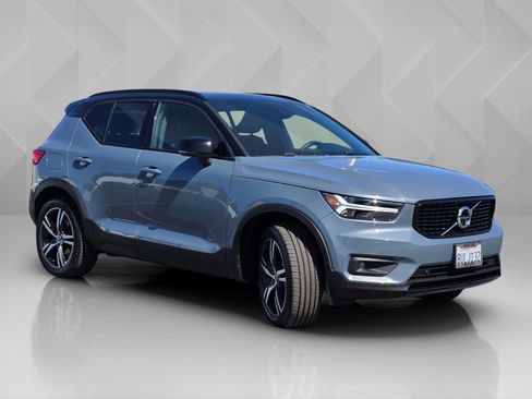 Used 2021 Volvo XC40 T4 R-Design w/ Advanced Package image 8